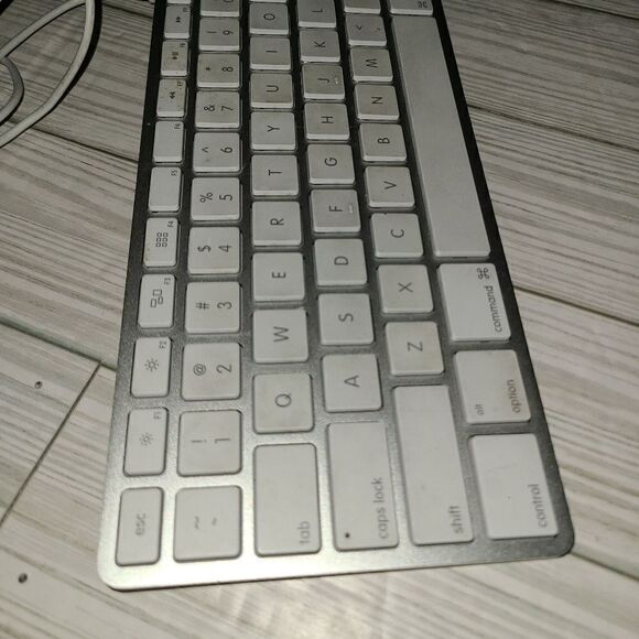 Genuine Apple A1243 White Wired Mac Standard USB Keyboard With Numeric Keypad - Picture 11 of 11